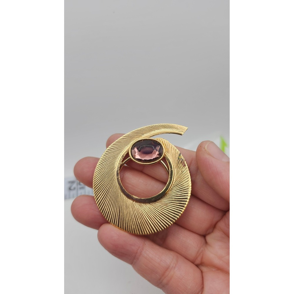 Jeri Lou‎ Scarf Brooch Pin Gold Tone Swirl Design Purple Rhinestone Vintage